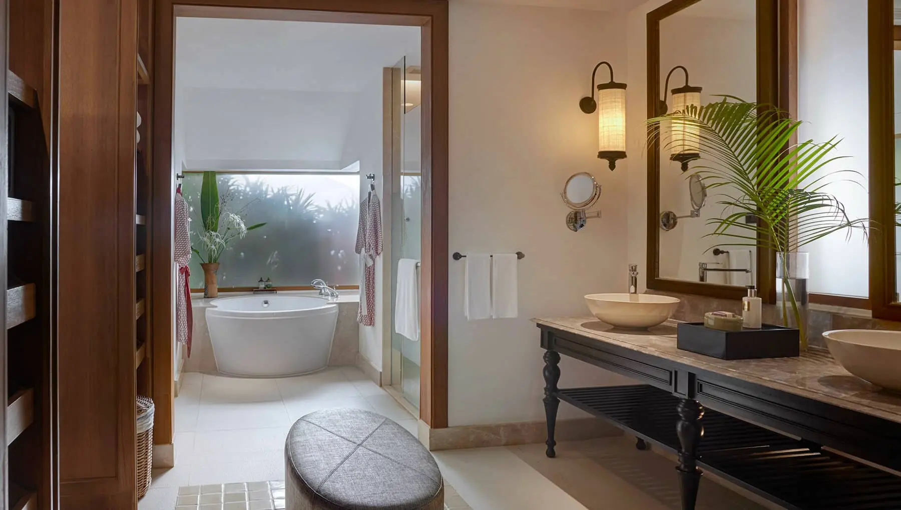 Deluxe Beachfront Villa