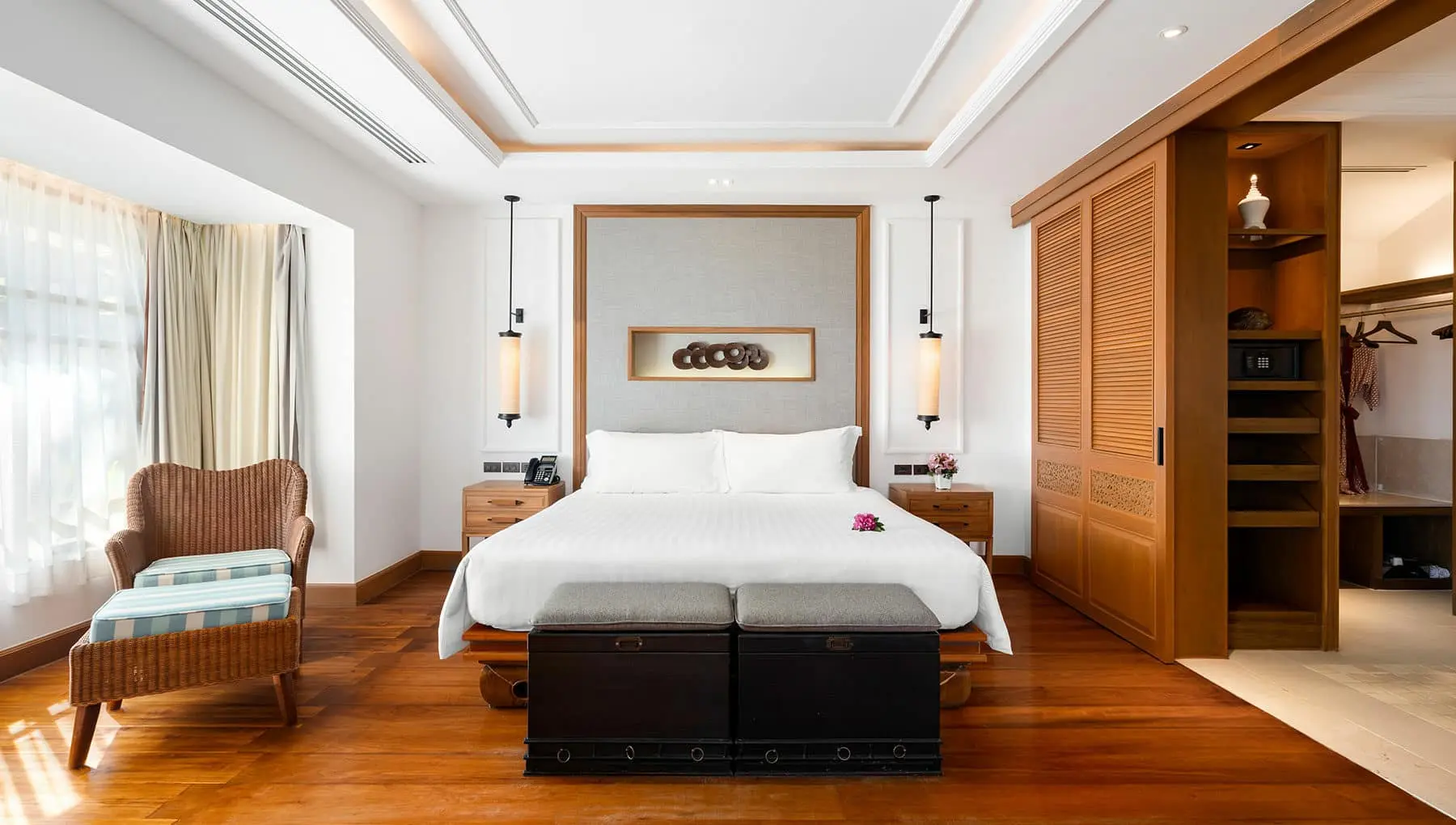 Deluxe Beachfront Villa