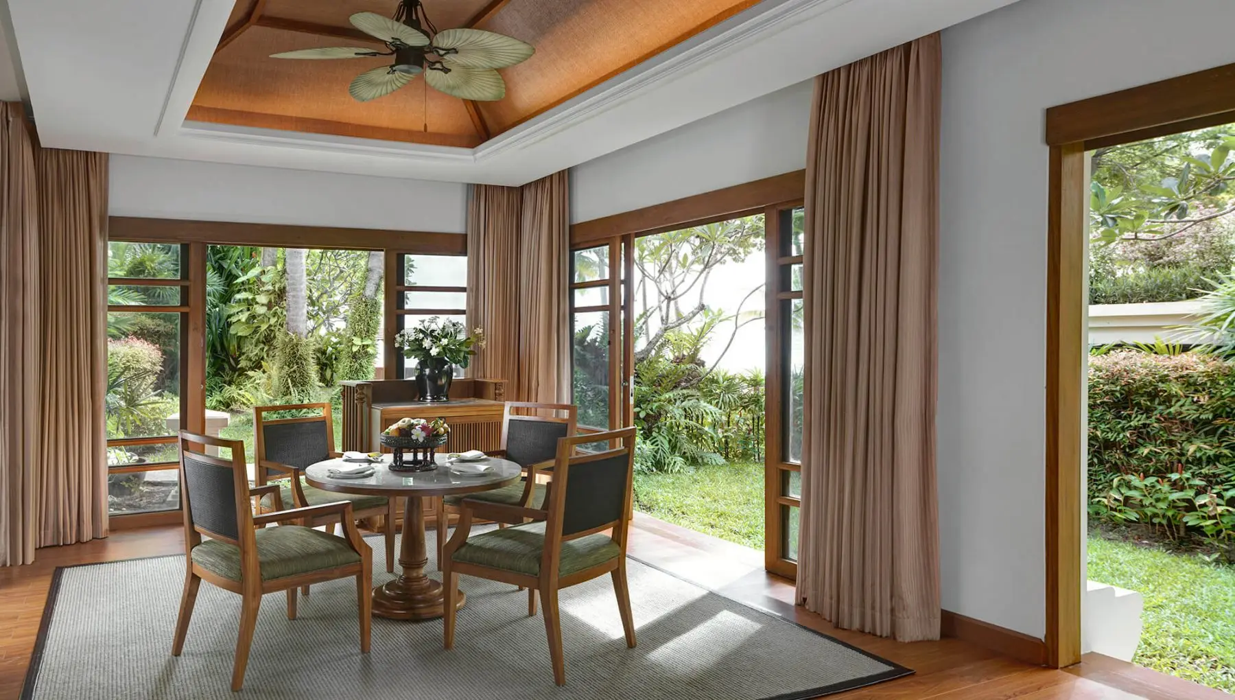 Вилла Делюкс с 2 спальнями и бассейном, вид на пляж