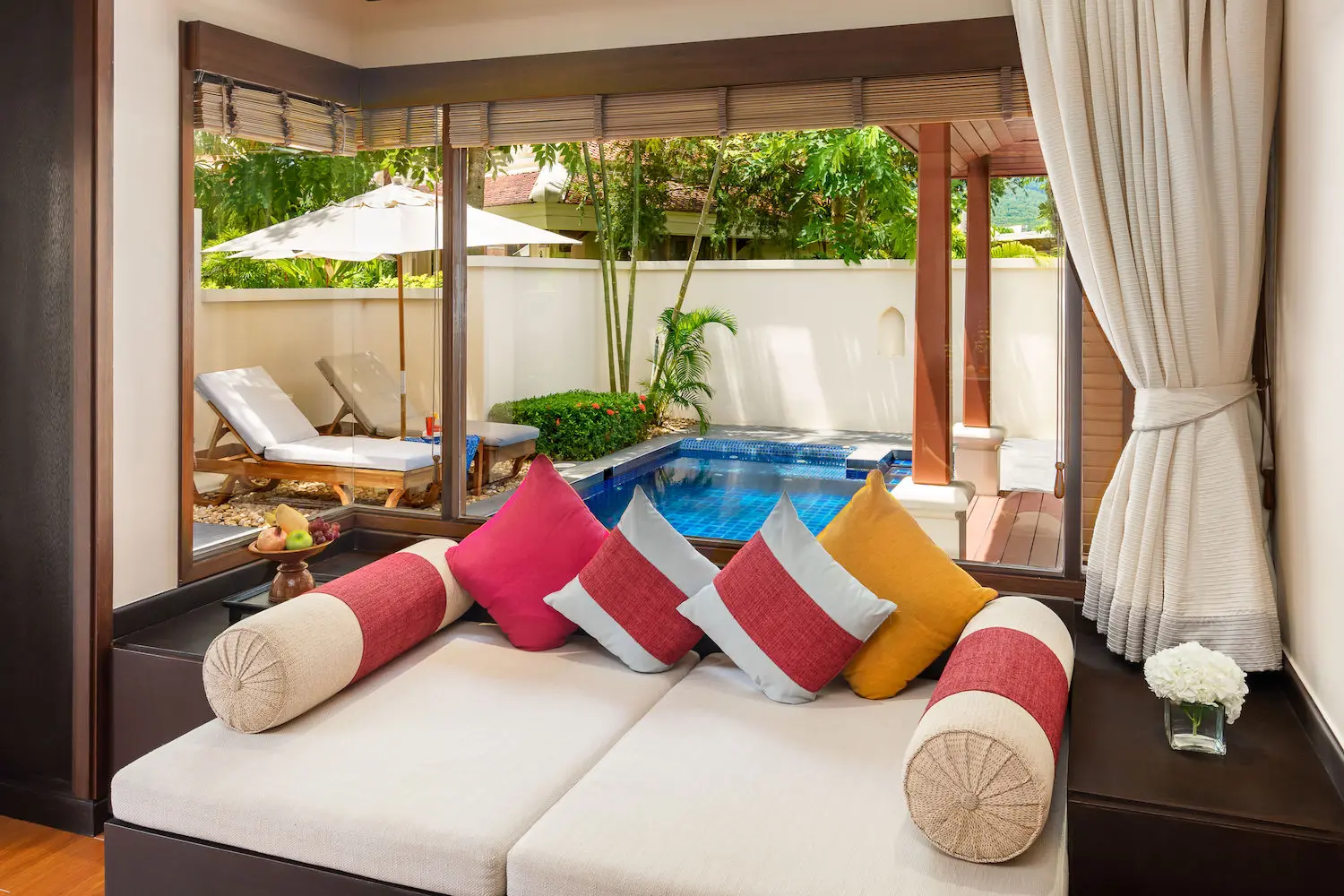 02-Deluxe-Pool-Villa-Living-Room