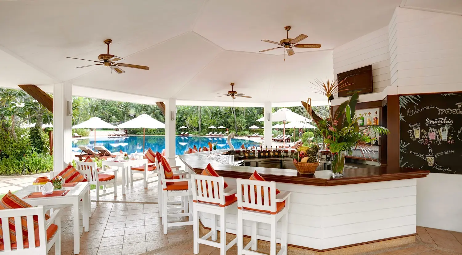 02-Santiburi-Maenam-Samui-Pool-Bar
