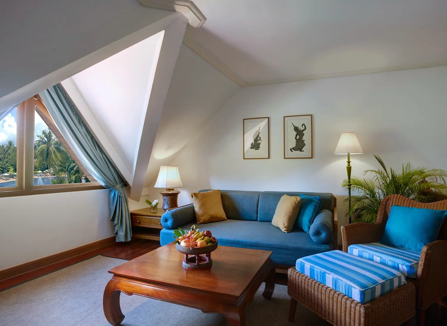 03-Duplex-Suite-LivingRoom