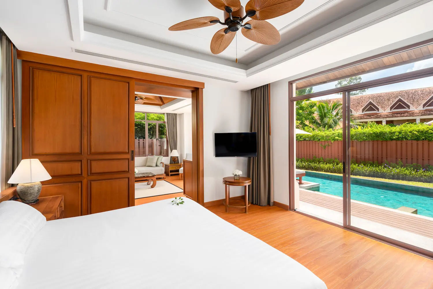 04-Grand-Deluxe-Pool-Villa-Bedroom