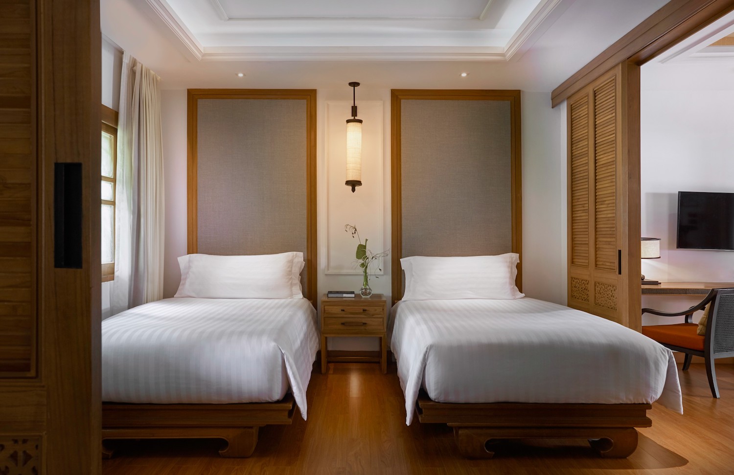 04-Santiburi-Maenam-Two-Bedroom-Grand-Deluxe-Beachfront-Villa-Jacuzzi