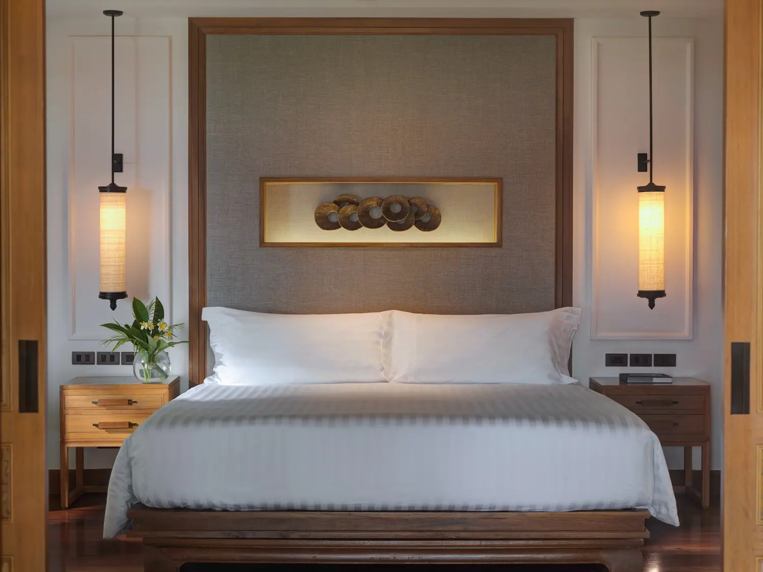 06-Deluxe-beachfront-Villa-Plunge-Pool-Bedroom