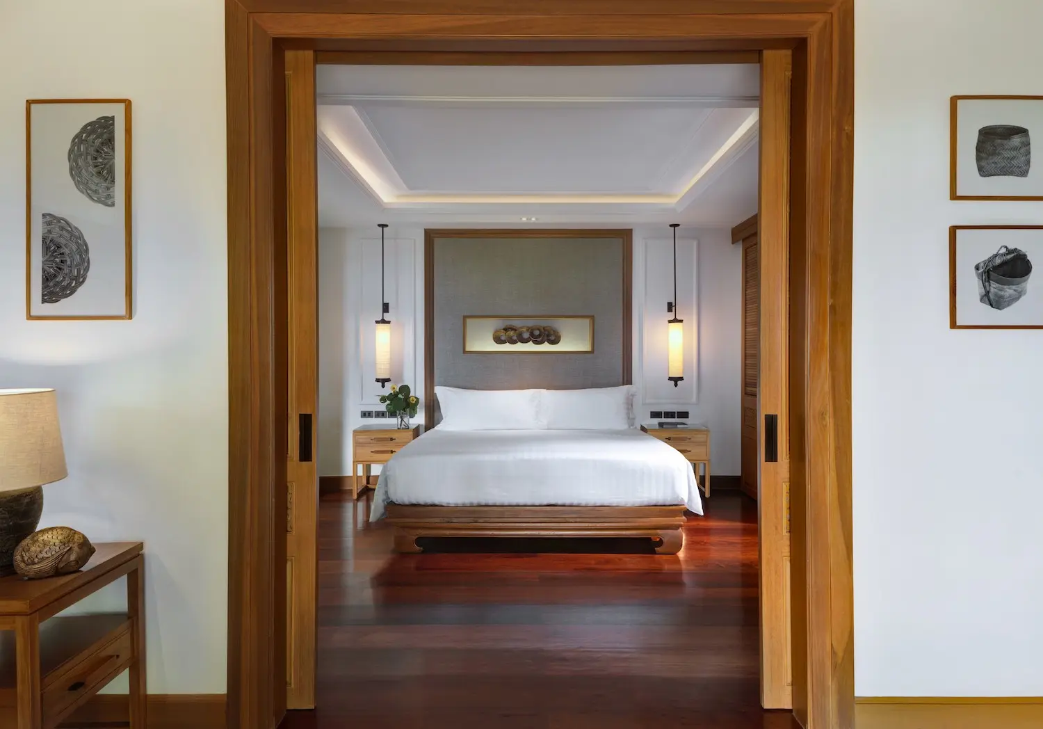 06-Deluxe-beachfront-Villa-Plunge-Pool-Walkway