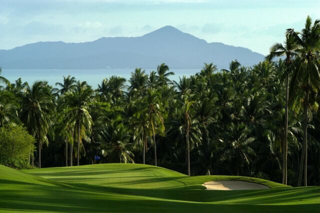 It's a beautiful day for a round of golf here in paradise. Tee off against a tropical backdrop at Santiburi Samui Country Club, just 10 minutes from the resort. ⁠
⁠
#SantiburiKohSamui #สันติบุรีเกาะสมุย ⁠
⁠