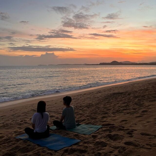 Begin your day where the golden rays meet the gentle waves. Our serene beachfront invites you to make time for a meditative moment.⁠
⁠
#SantiburiKohSamui #สันติบุรีเกาะสมุย⁠