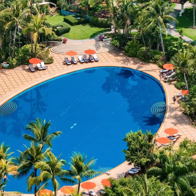 Immerse yourself in pure relaxation, nestled in a lush landscape and soothed by refreshing waters.⁠
⁠
📷 by Lianying⁠
⁠
#SantiburiKohSamui #สันติบุรีเกาะสมุย