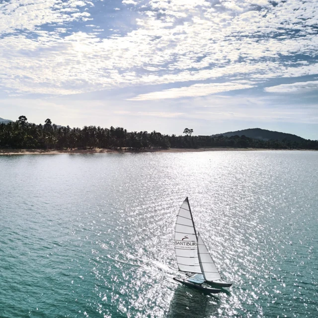 Set sail on our wind-powered catamaran, an example of our commitment to environmental stewardship. ⁠
⁠
Glide calmly across the water, propelled only by the breeze, ensuring the serenity of our marine neighbours and the pristine nature of their habitat.⁠
⁠
Try this on your next visit with us.⁠
⁠
#SantiburiSamui #Sustainability #EcoFriendly #GreenLiving #ClimateAction #Recycle #ZeroWaste #EcoTourism #GreenEnergy #NatureLovers #SustainableLiving #carbonneutralby2030