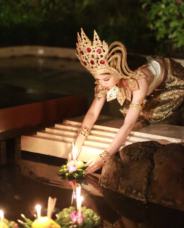 It’s almost that time of year when Thailand glows with thousands of candle-lit krathongs floating across the water. ⁠
⁠
Loy Krathong is a cherished tradition where we release light, make our wishes, and welcome fresh beginnings under the night sky. ⁠
⁠
Find out more via the link in our bio.⁠
⁠
#SantiburiKohSamui #สันติบุรีเกาะสมุย #SAiiDISCOVERY
