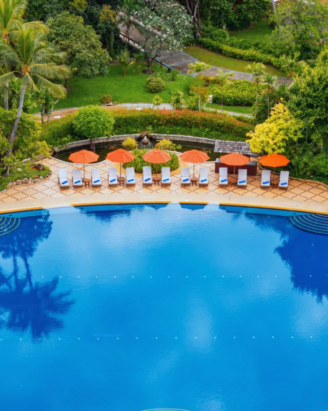 Before the island stirs, everything feels perfectly in place. The pool lies calm, loungers lined up.⁠
⁠
It’s the kind of morning where you arrive early, not to rush, but to enjoy the quiet before the day unfolds.⁠
⁠
Discover more via the link in our bio⁠
⁠
#SantiburiKohSamui #สันติบุรีเกาะสมุย #SAiiDISCOVERY