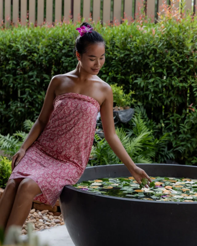 After a full day of exploring Koh Samui, slowing down feels even better. At Santiburi Spa, traditional Thai rituals and calming herbal baths help ease the body and reset the mind.⁠
⁠
It’s a quiet pause between adventures, rooted in Thai wellness and surrounded by nature.⁠
⁠
Book your spa session via the link in our bio.⁠
⁠
#SantiburiKohSamui #สันติบุรีเกาะสมุย #SAiiDISCOVERY #SantiburiSpa