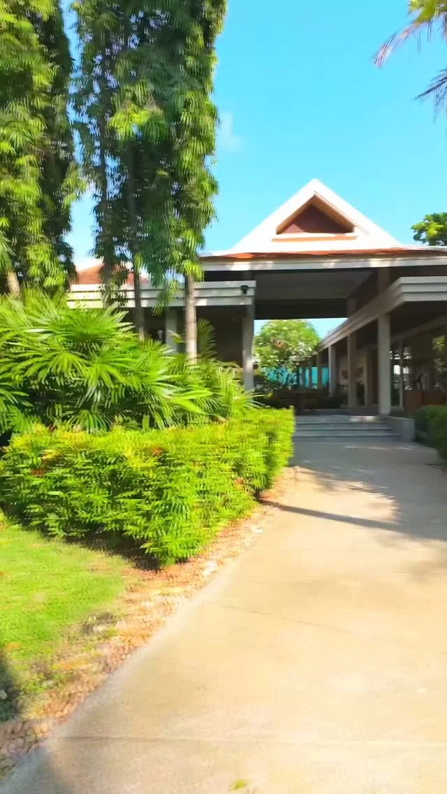 Keep moving, even when you’re on island time. 🎾🥊⁠
⁠
From tennis and Muay Thai at the Sports Complex to a workout with Technogym equipment at the fitness centre, there are plenty of ways to stay active while enjoying your time in Koh Samui.⁠
⁠
Make it part of your stay.⁠
⁠
#SantiburiKohSamui #สันติบุรีเกาะสมุย #SAiiDISCOVERY ⁠